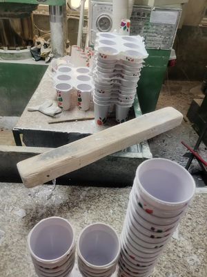 25kgs / Bag Urea Formaldehyde Resin Powder Kelas Industri Untuk Gelombang Meja Melamin