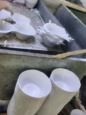 25kgs / Bag Urea Formaldehyde Resin Powder Kelas Industri Untuk Gelombang Meja Melamin