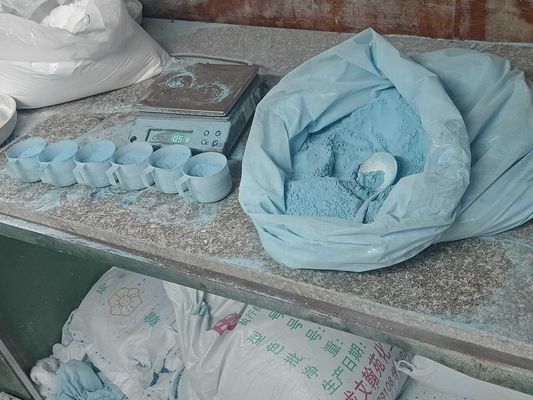 Bubuk cetakan melamin kemurnian tinggi 99,8% Warna yang disesuaikan untuk produksi peralatan meja