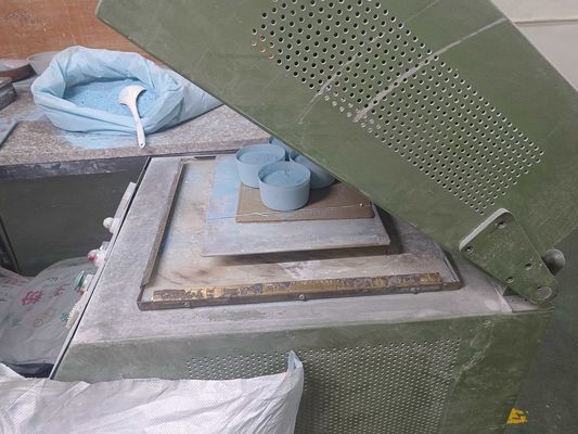 Bubuk cetakan melamin kemurnian tinggi 99,8% Warna yang disesuaikan untuk produksi peralatan meja