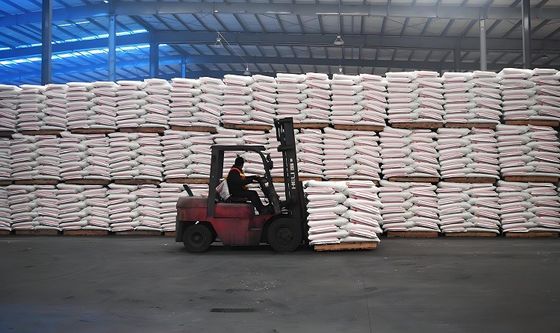 Bubuk melamin murni 99,9% kemurnian Dipercaya oleh Melamin Toilet Seat Kimia Vietnam