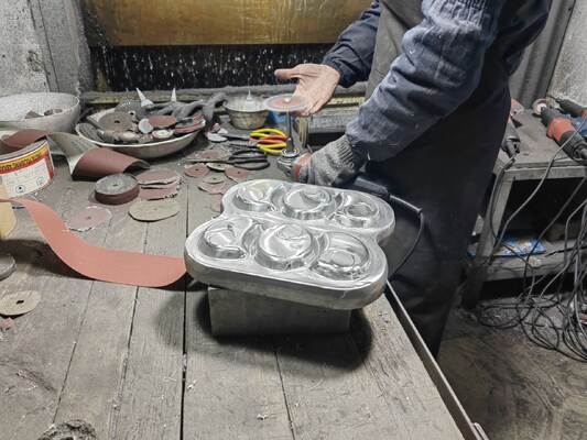 718 Cetakan Baja untuk Plat Melamin Finish Glossy